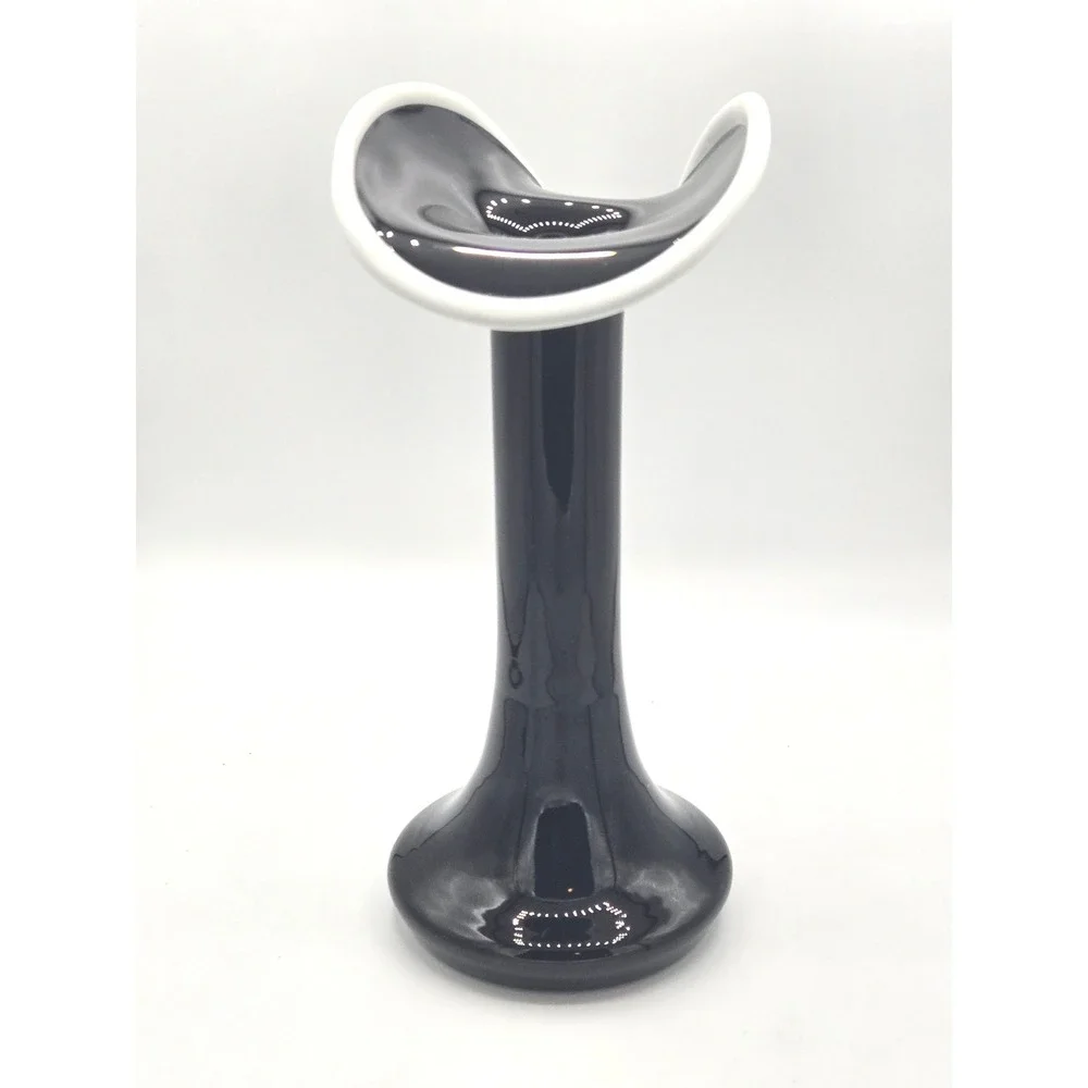 Black & White Modernist Bud 11